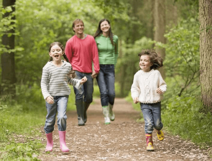 آشنایی با تاثیرات مثبت طبیعت گردی خانوادگی بر رشد و توسعه روابط والدین و فرزندان